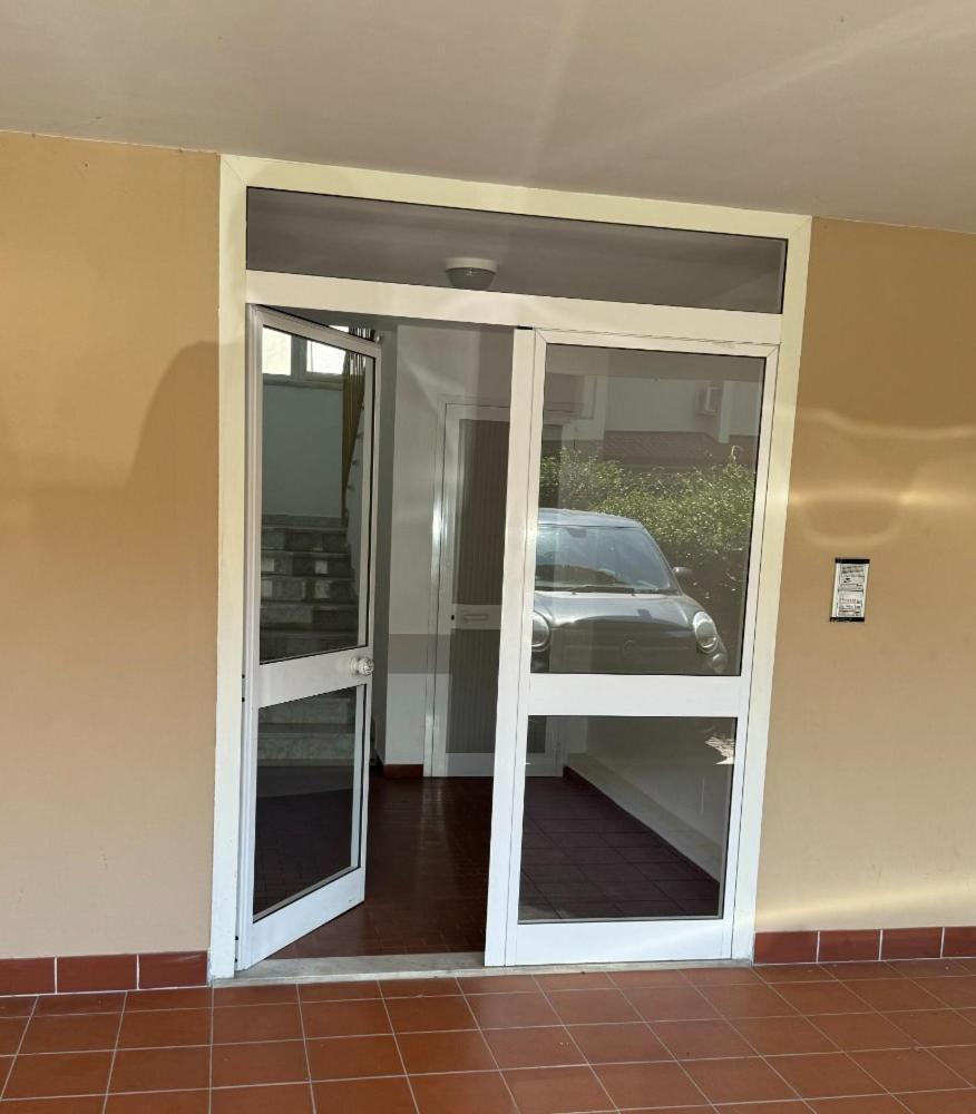 Bellissima Stanza Con Parcheggio Gratuito Lejlighed Cinquale Eksteriør billede